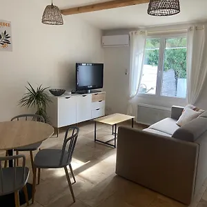https://petit-mas-en-provence.fr-provencehotel.com