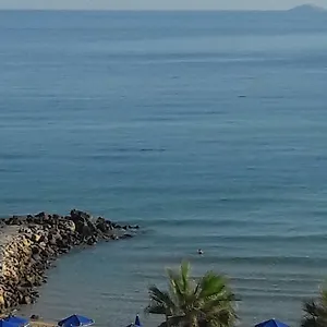 https://white-house-by-the-sea.rethymnohotels.net